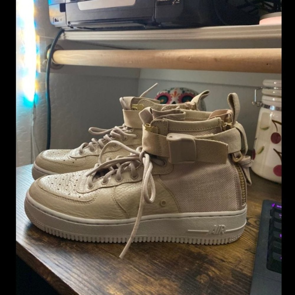 Air Force 1 Mid's Mushroom NEW